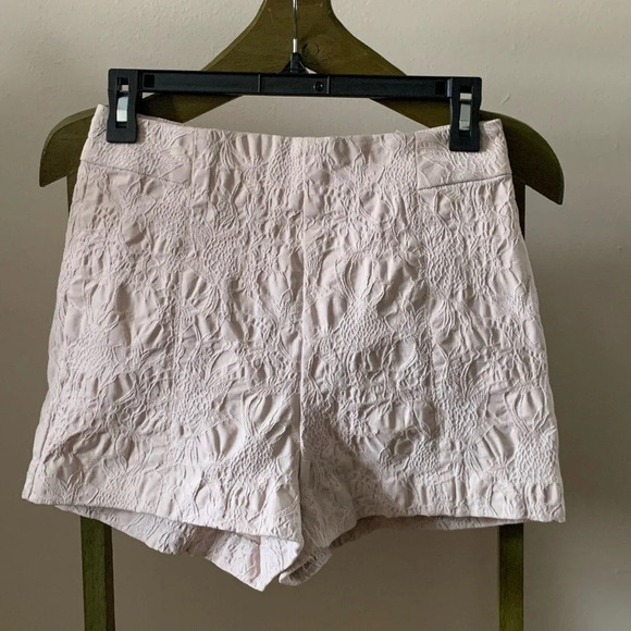 Urban Outfitters Kimchi Blue High Waist Embroidered Cream Shorts Size 6 - Picture 1 of 10